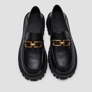 Lattelier Leather Loafers with Chain